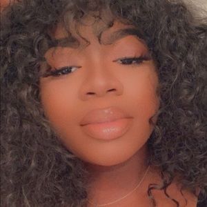 Meet your Posher, Alaya